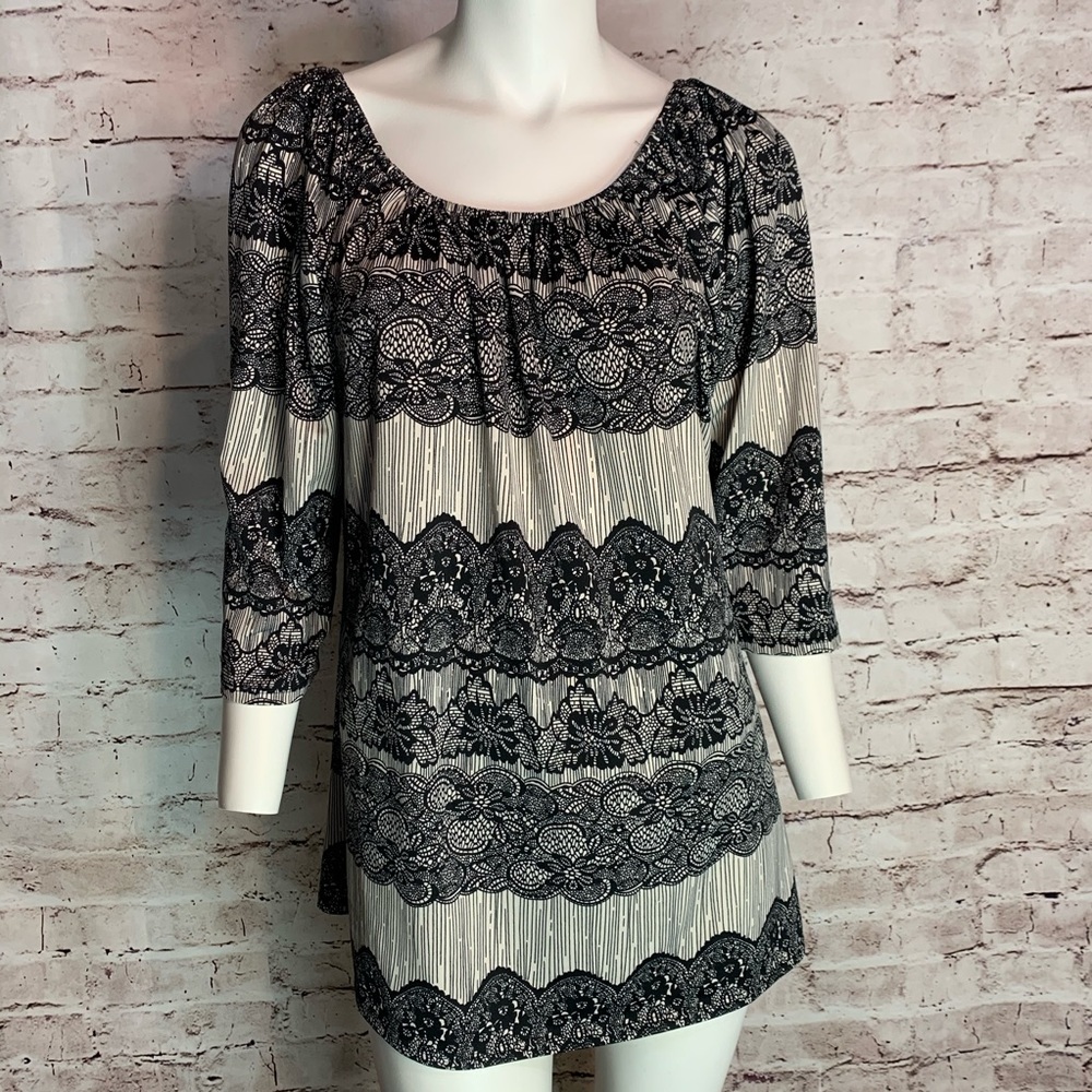 Annalee + Hope Lace off-the-shoulder top size L
